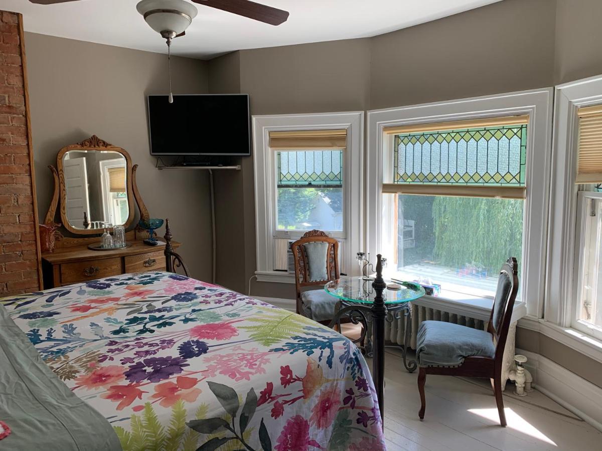 Green Oaks B&B 나이아가라온더레이크 외부 사진
