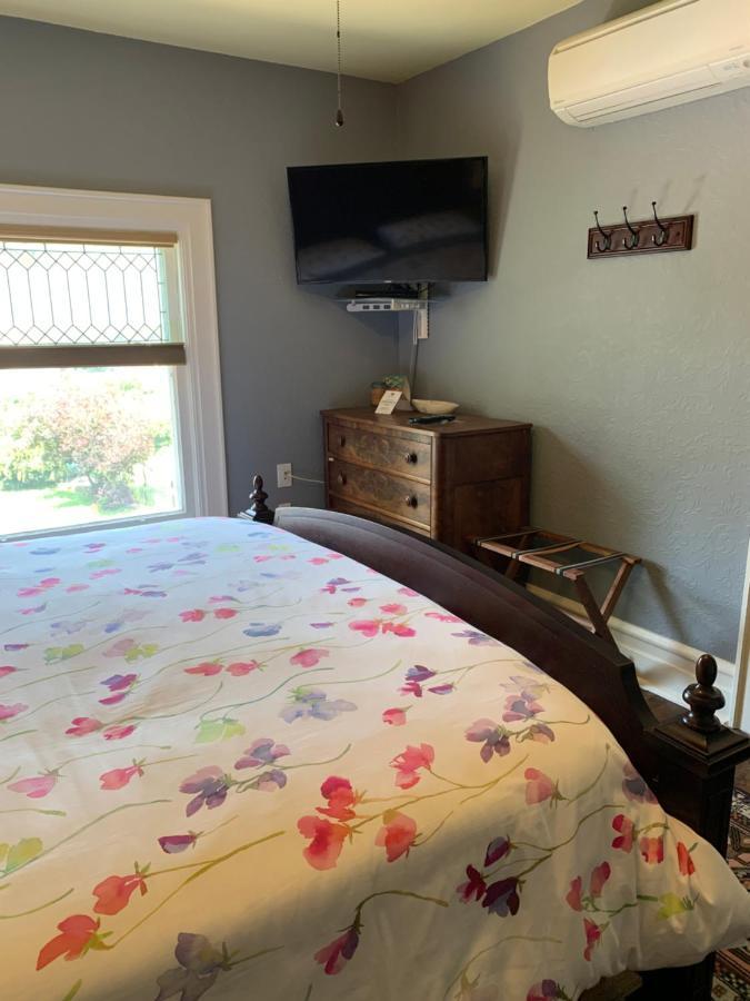 Green Oaks B&B 나이아가라온더레이크 외부 사진