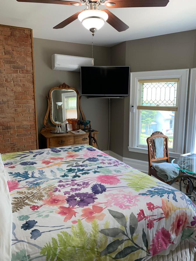 Green Oaks B&B 나이아가라온더레이크 외부 사진