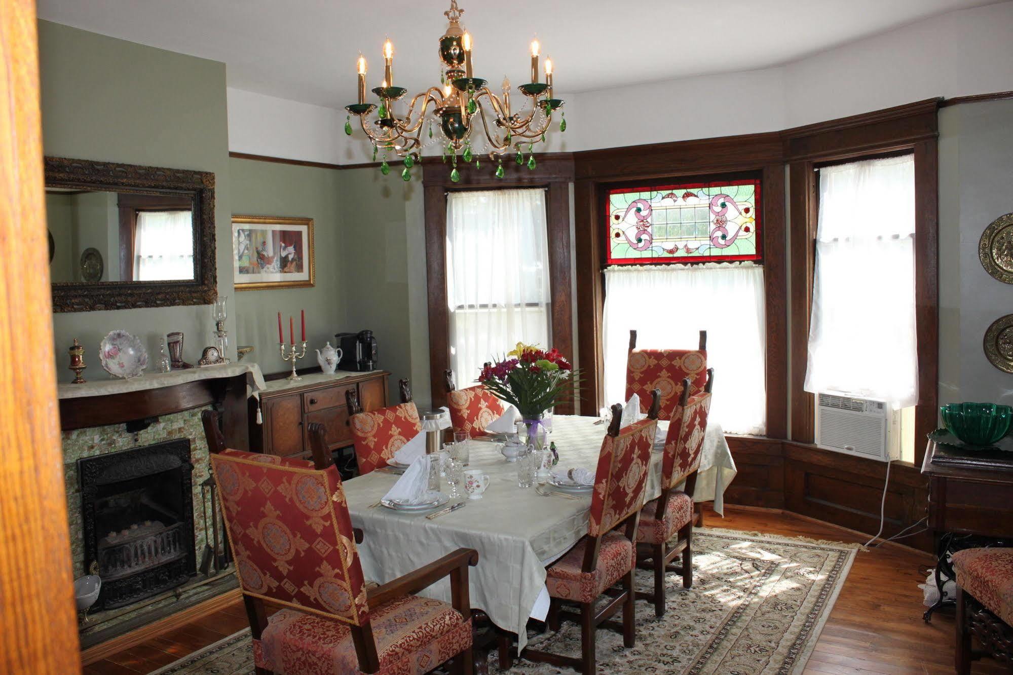 Green Oaks B&B 나이아가라온더레이크 외부 사진
